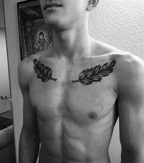 tattoo en la clavicula hombre|Tatuajes de clavícula para hombres (62 fotos): ideas de tatuajes。